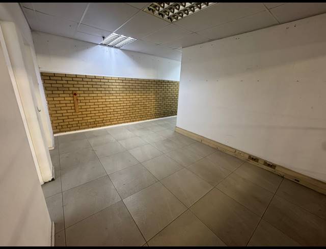 1,780M² WAREHOUSE TO LET IN HERMANSTAD